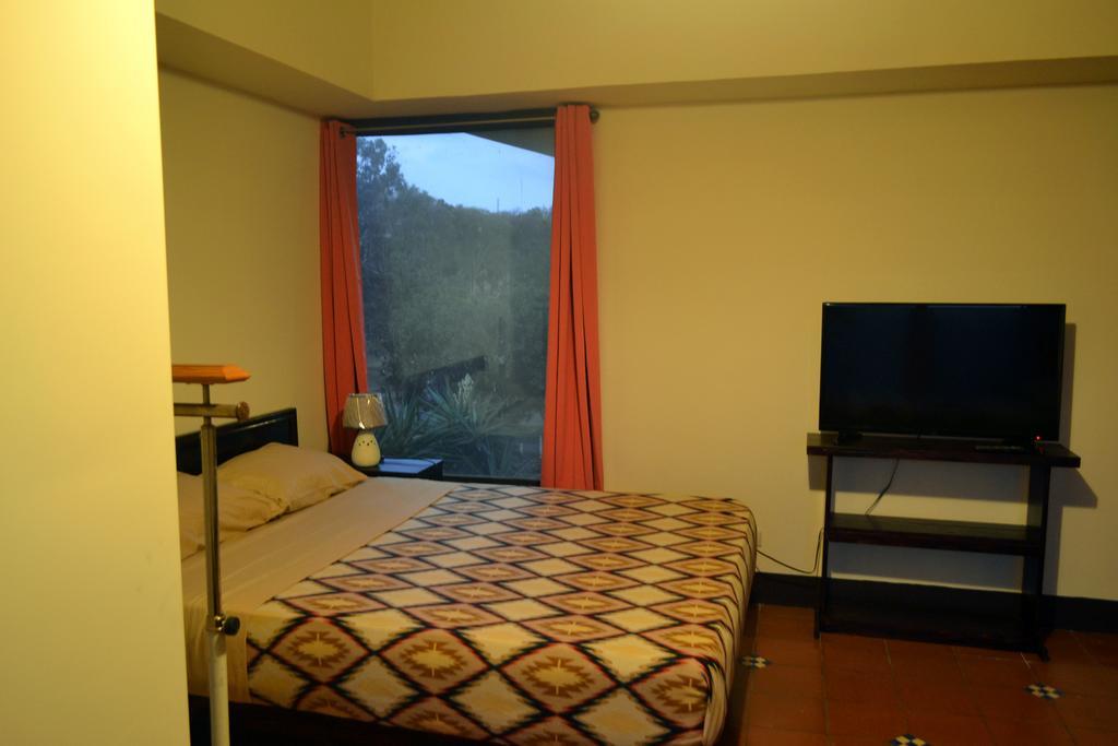Hotel Columbus San Jose  Room photo